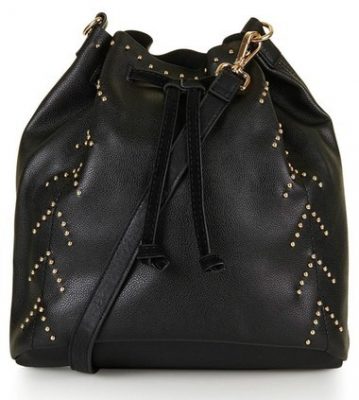 MUST-HAVE: A Structure Yet Supple Bucket Bag