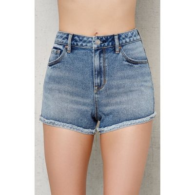Every Summer Wardrobe Needs These 6 Timeless Items
